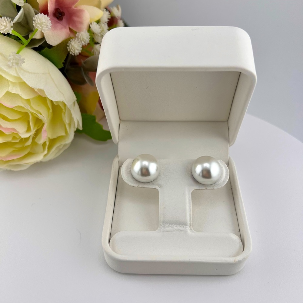 Dome White Pearl Earrings